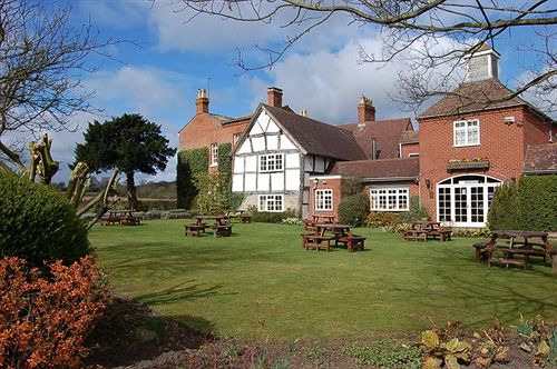 exterior view of Kings Court Hotel